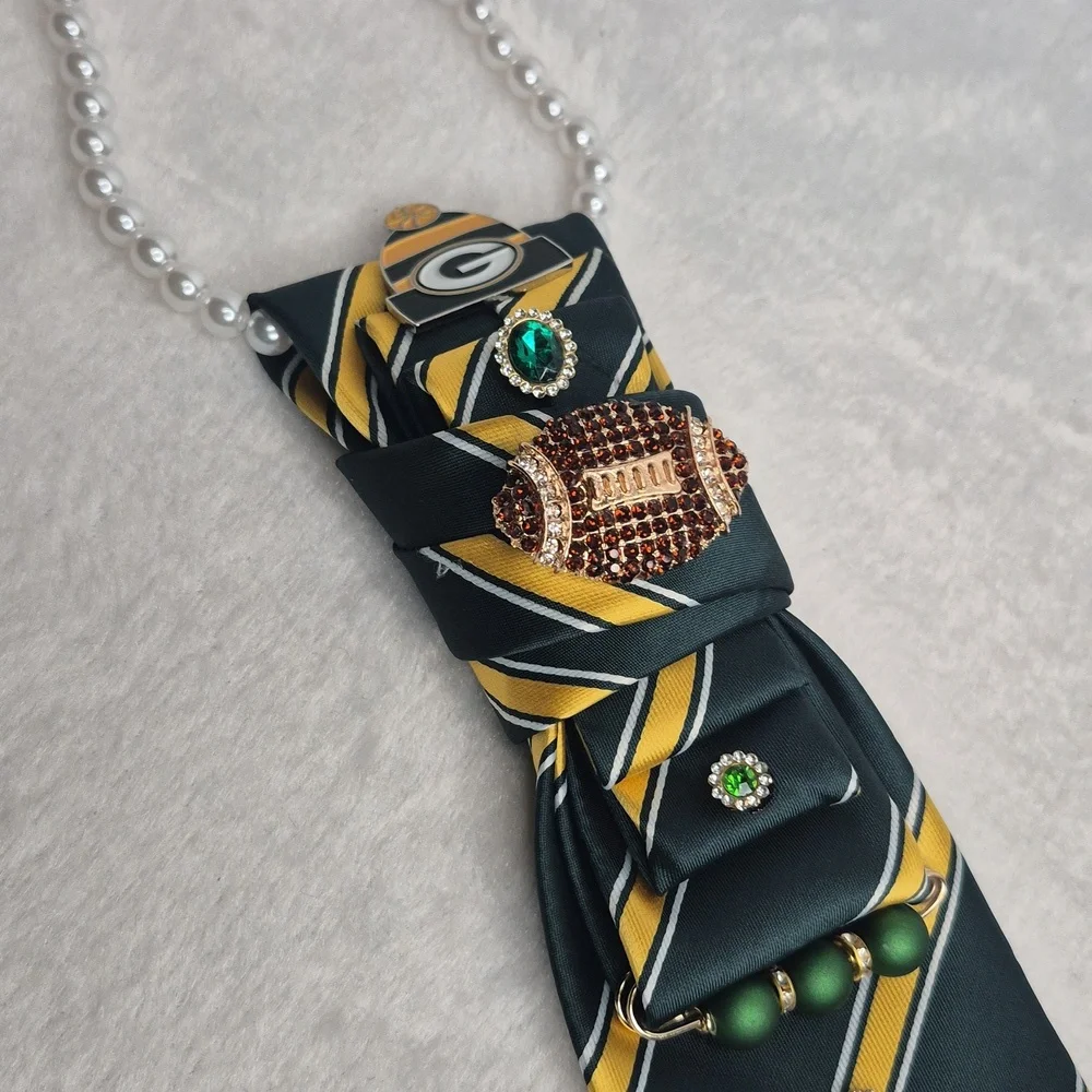 Handcrafted Luxury Fashion Necktie Necklace 📿 (PACKERS)